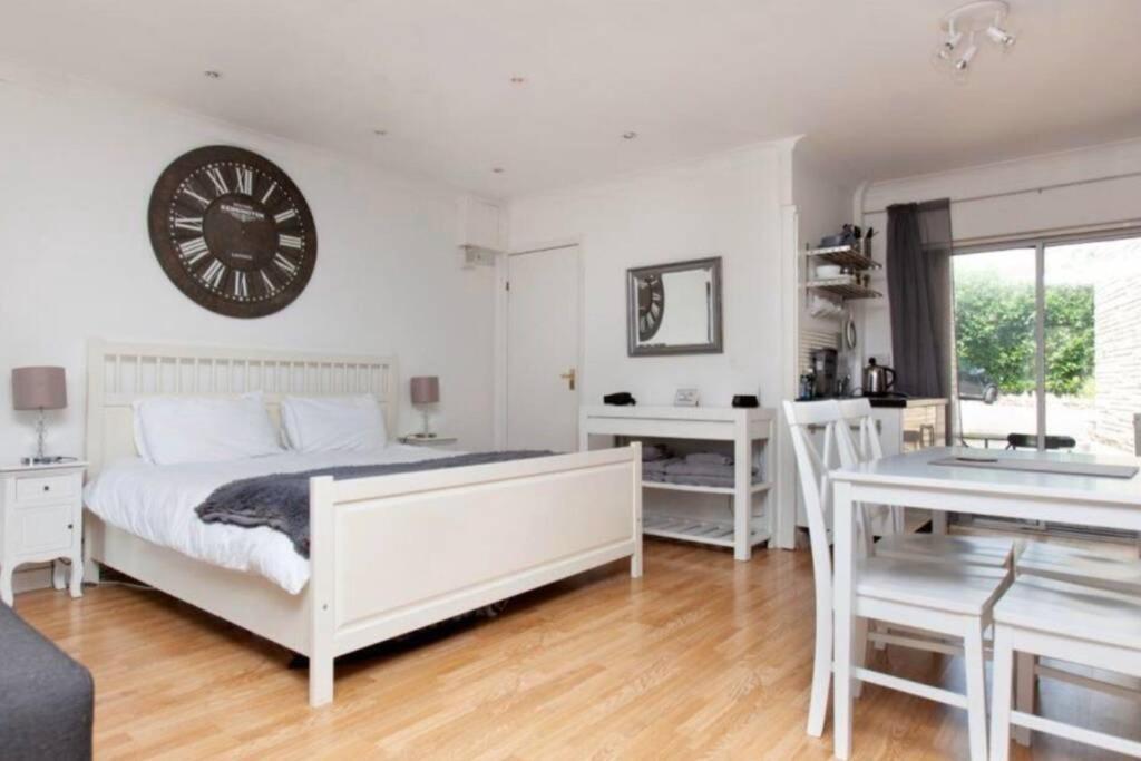 Self-Contained Apartment Corsham Eksteriør billede